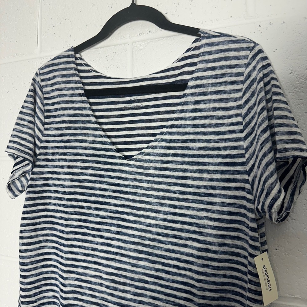 Aeropostale Womens Navy Blue White Striped V-Neck Short Sleeve T-Shirt Med NWT
